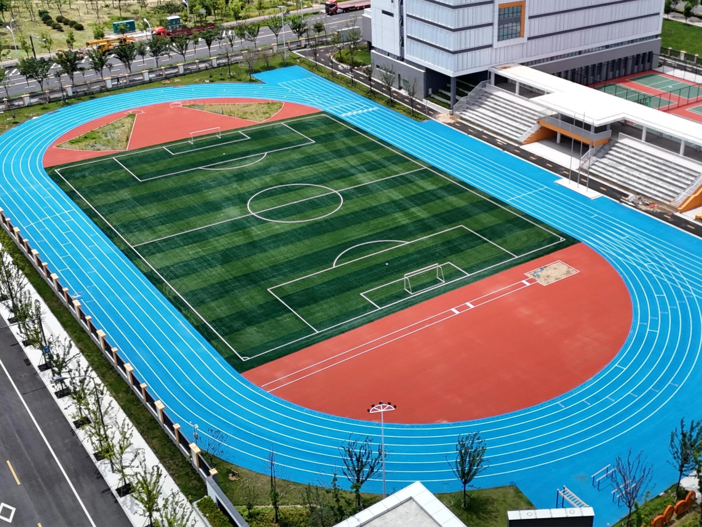 crop_ 17679456140 95